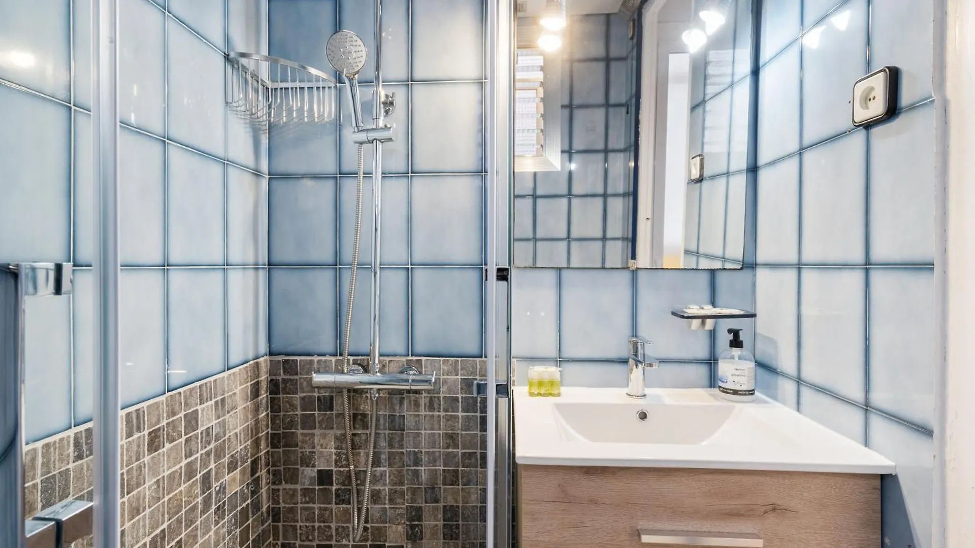 Apartamento FridaysFlats, Sagrado Silencio - 3 BDR right by Sagrada Familia Barcelona